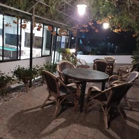 Butterfly Studios, Hotel apartamentowy
