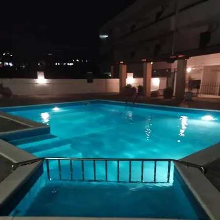 Butterfly Studios, Hotel apartamentowy 2*