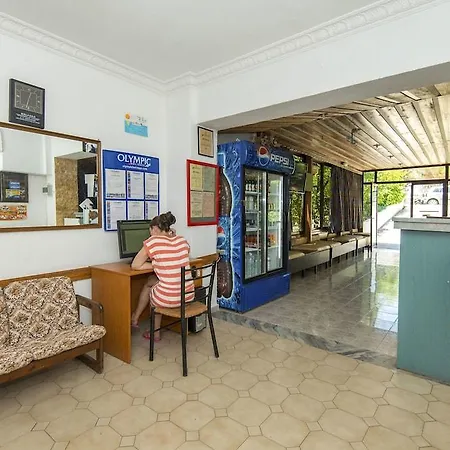 Butterfly Studios, Hotel apartamentowy