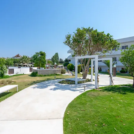 Stamos Hotel