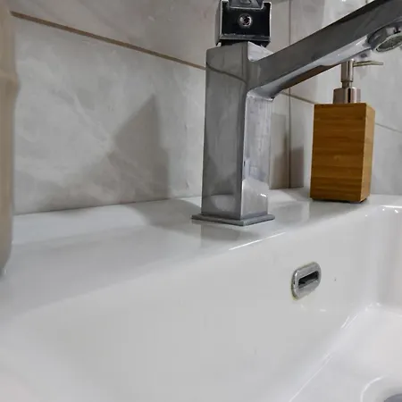 Khách sạn hẻo lánh Roseberry 2*