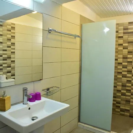 Khách sạn hẻo lánh Roseberry 2*