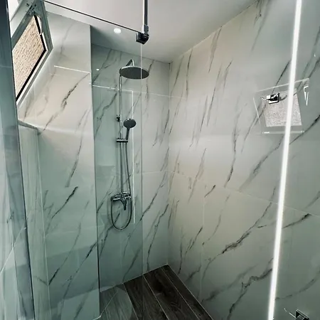 Vickys Aparthotel 2*