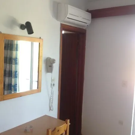 Khách sạn Manos