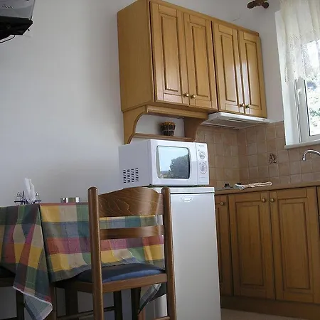 Nephele Apartamento *