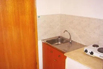 Butterfly Studios, Hotel apartamentowy 2*