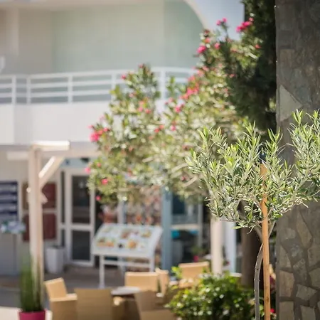 Hotelli Essential Summer (adults Only) 2*