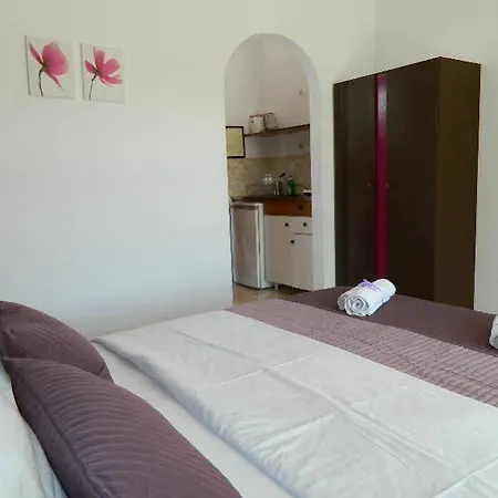Khách sạn hẻo lánh Roseberry 2*