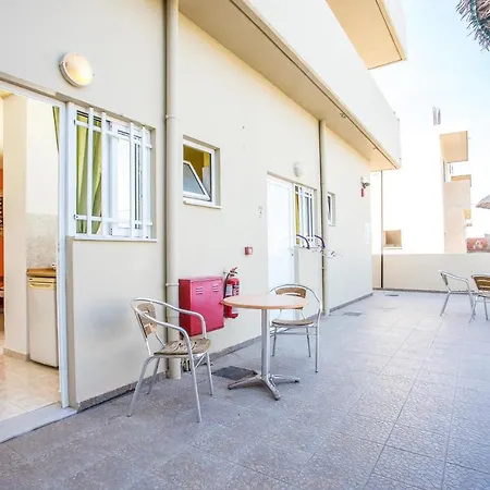Vickys Aparthotel 2*