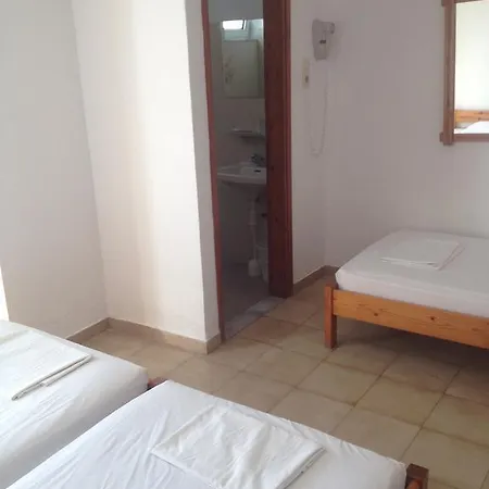 Manos Hotel 2*
