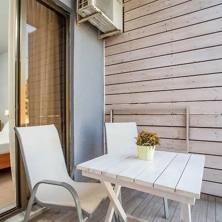 Apartment Yianna *