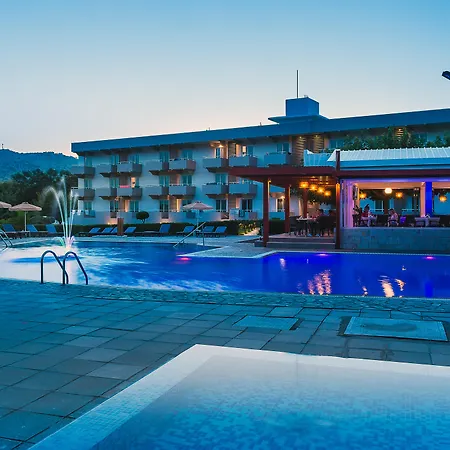 Hotel Zoes & 3*