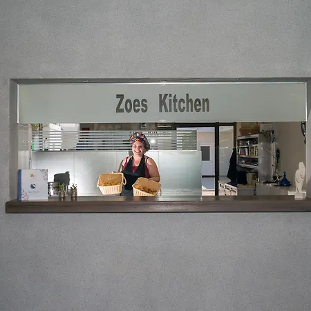 Hotel Zoes & 3*