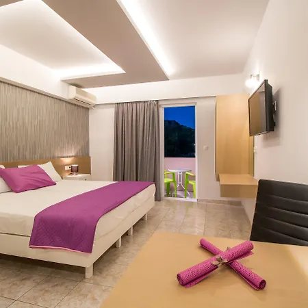 Khách sạn hẻo lánh Casastavris - Aparts & Pool