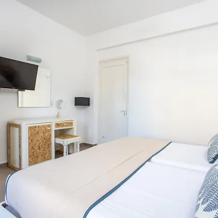 Tinas Plus Hotel