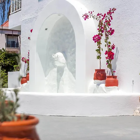 Tinas Plus Hotel Aparthotel