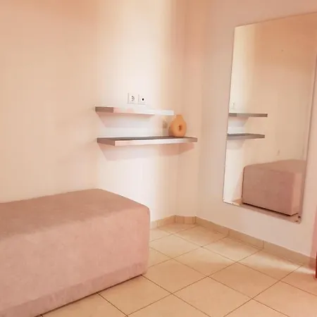 Theti Apartment *