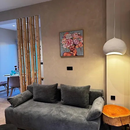 Compass Luxury Apartment *