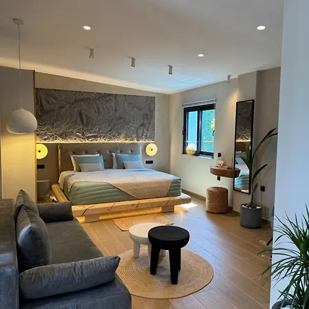 Compass Luxury *