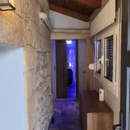Oinos Luxury Apartment