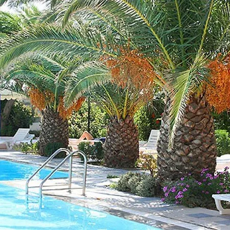 Irinna Khách sạn hẻo lánh 3*