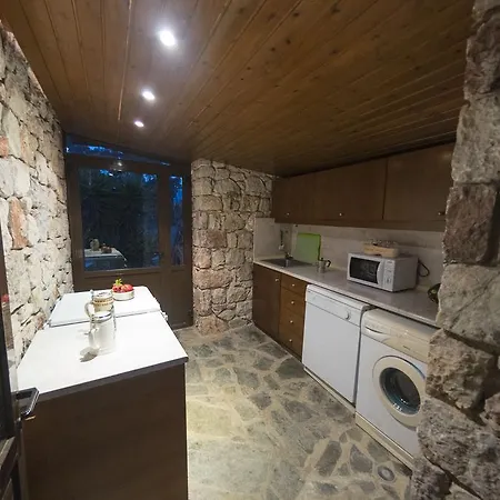 Biệt thự Stone House *