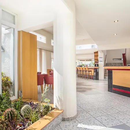 Khách sạn hẻo lánh Irinna 3*