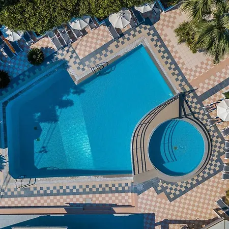 Irinna Khách sạn hẻo lánh 3*