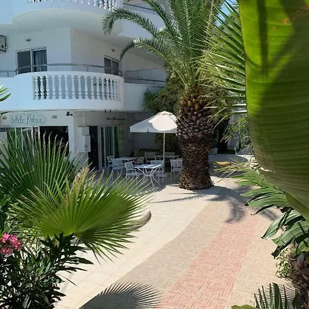 White Palace Aparthotel
