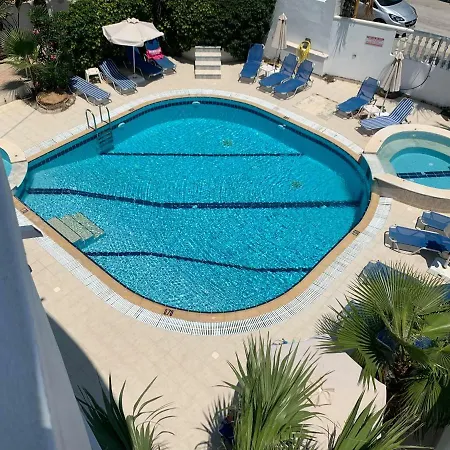 White Palace Aparthotel