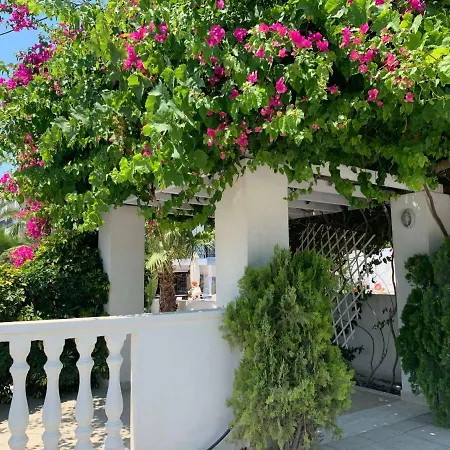 Aparthotel White Palace 2*