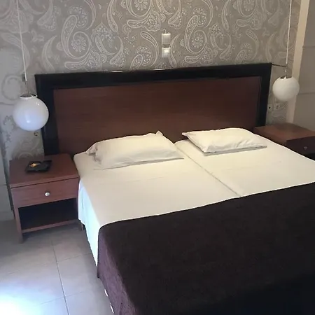 Saint Amon Hotel *