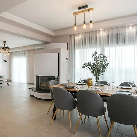 Aurora Villa *