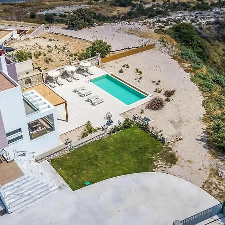Aurora Villa