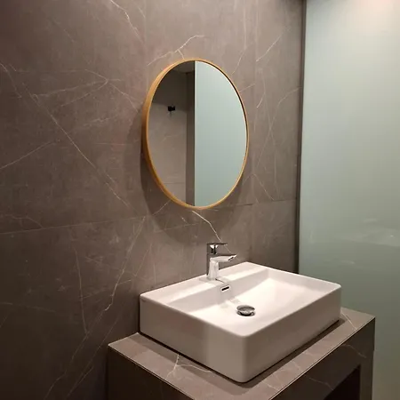 Platon Aparthotel *