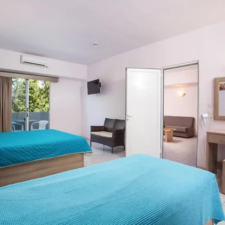 Sun & Sea Aparthotel *