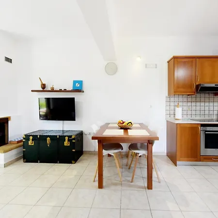 Athina's In Olive Grove Apartment *