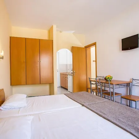 Dias & Aparthotel 2*
