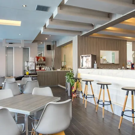 Aparthotel Dias & 2*