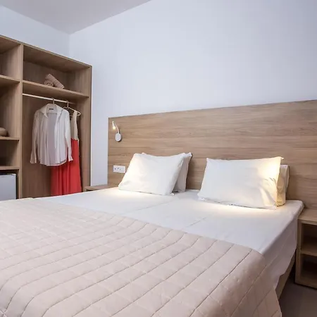 Stamos Hotell *