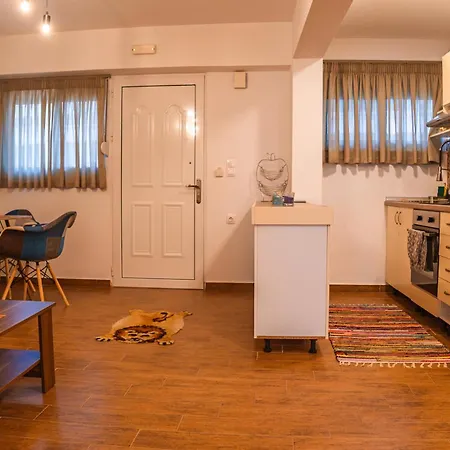 Helios Red & Blue Apartemen