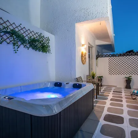 Casa Mikele By Sarikas - Sea Side And -adults Only Hotelli 2*