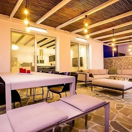Rumah liburan Franky Ladikoheizbarer Pool