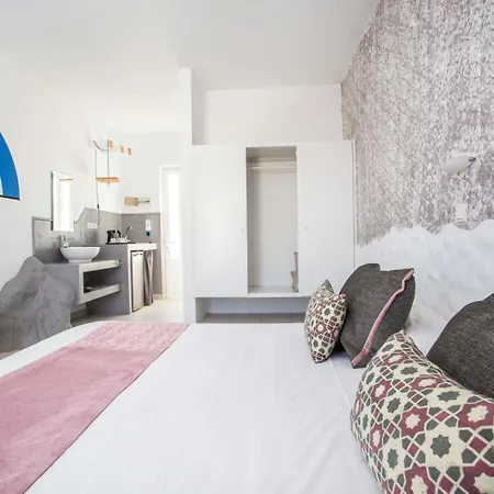 Azure Haven Hotell