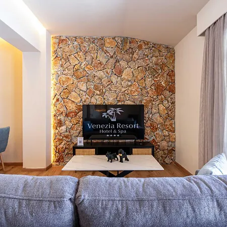 Villa Venezia Luxury Living Villas, *