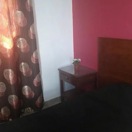 Omiros Guesthouset 2*