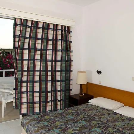 Gnest Aparthotel 2*
