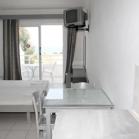 Khách sạn hẻo lánh Lagonas 2*
