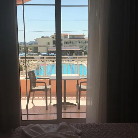 Rhodian Rose Lägenhetshotell 3*