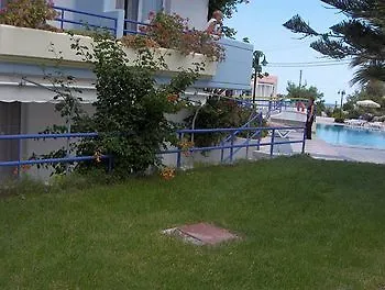 Irinna Aparthotel 3*
